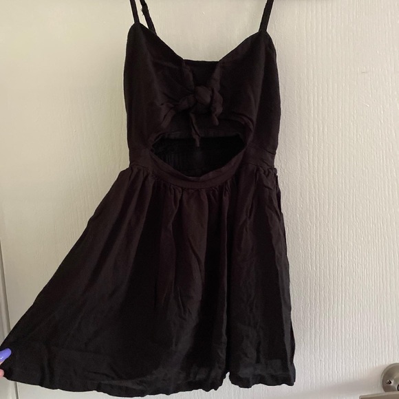 Summer Top with Cut Out Detail and Bow - Picture 3 of 3